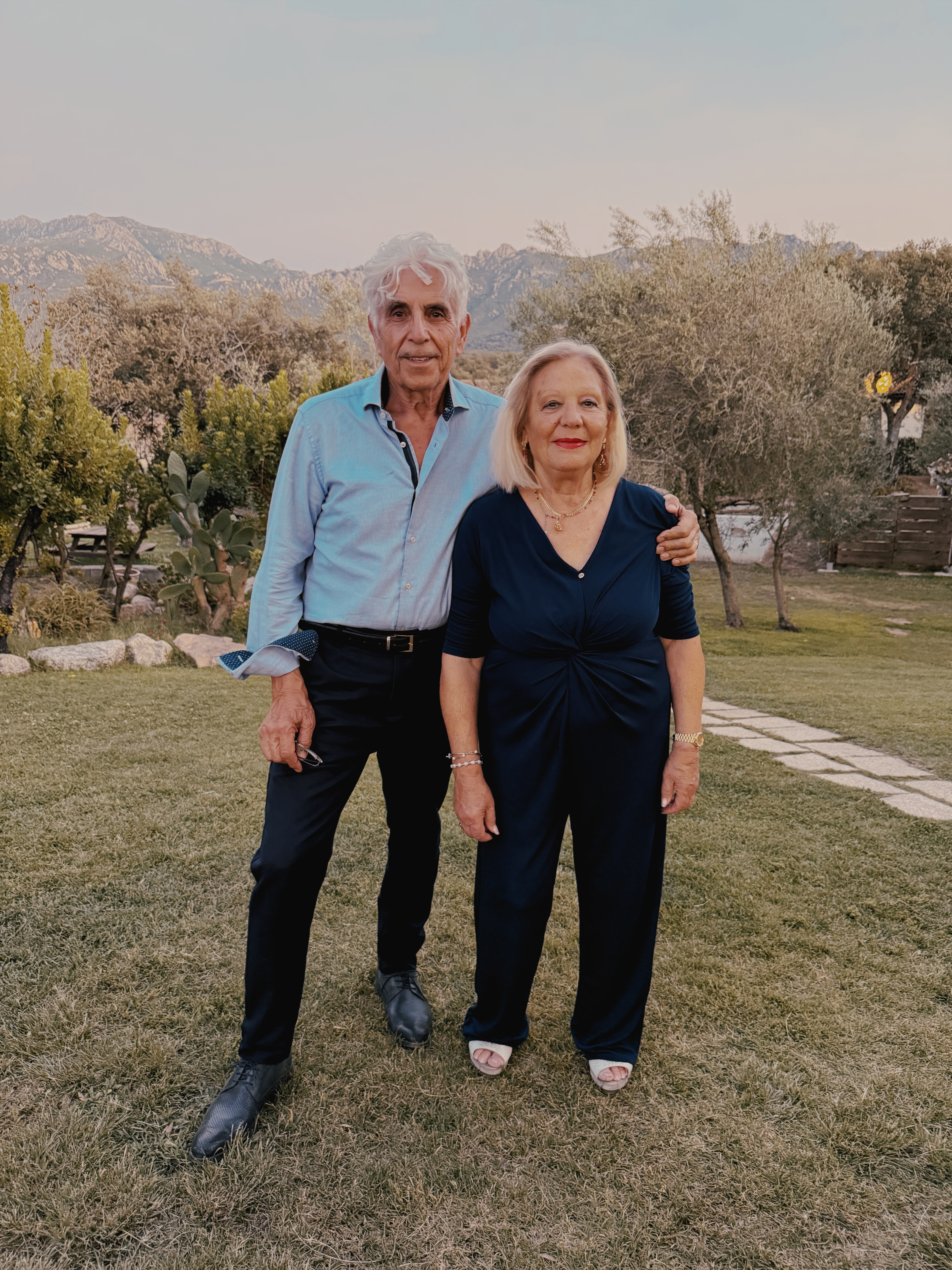 Tony e la famiglia di Su Bisu, rifugio a conduzione familiare sopra Murta Maria, Sardegna